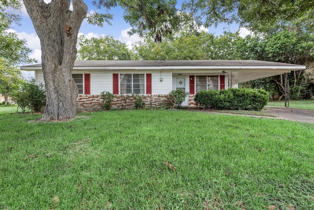 single story home featuring a front lawn and a carport