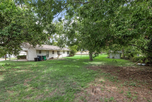 view of yard with a storage shed