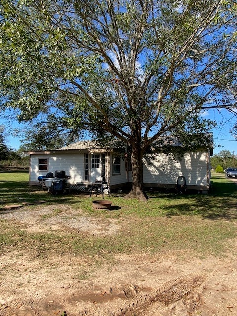 exterior space featuring a front yard