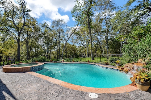 view of pool featuring an in ground hot tub