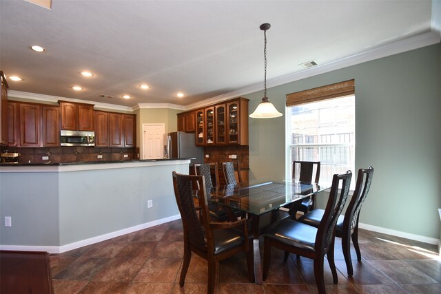 dining area with ornamental molding