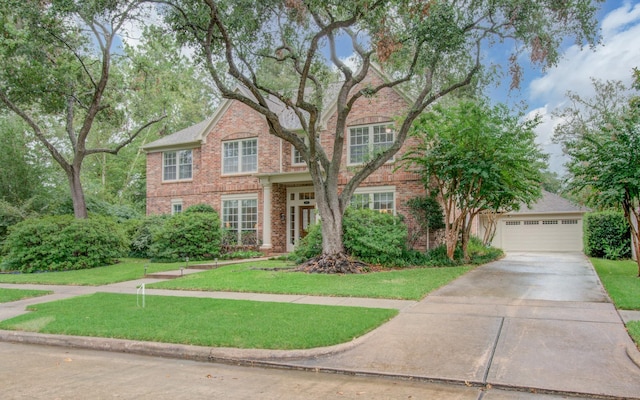 view of front facade featuring a garage and a front yard