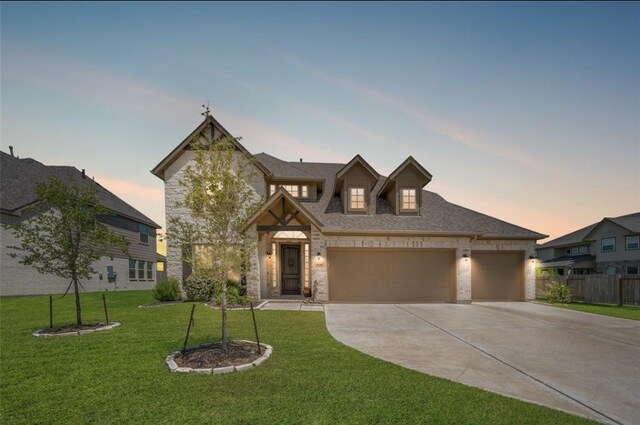 craftsman house featuring a lawn and a garage