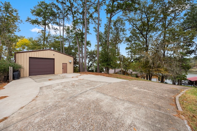 350 N Point Dr, Trinity, TX 75862 - detached garage with driveway