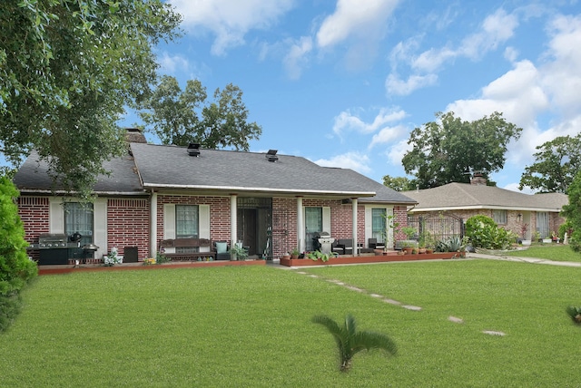 ranch-style home featuring a front yard