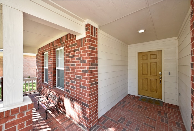 property entrance with covered porch