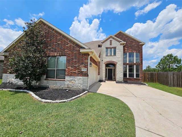 view of front property featuring a front yard