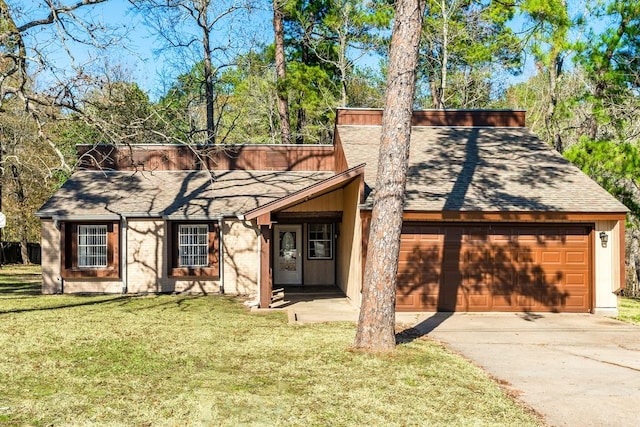 view of front of home featuring a garage and a front lawn