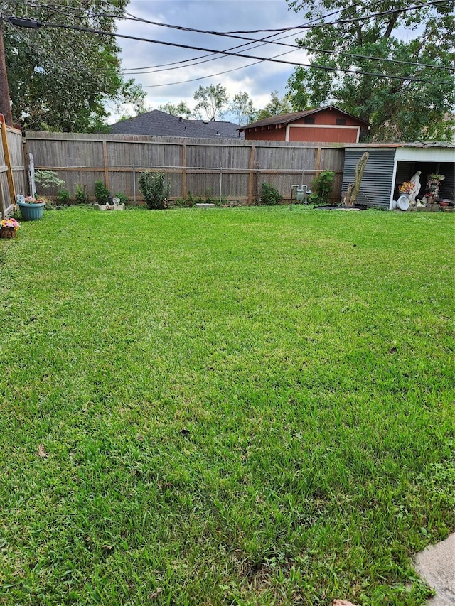 view of yard featuring a fenced backyard