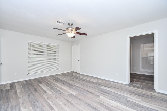 empty room featuring light hardwood / wood-style floors and ceiling fan