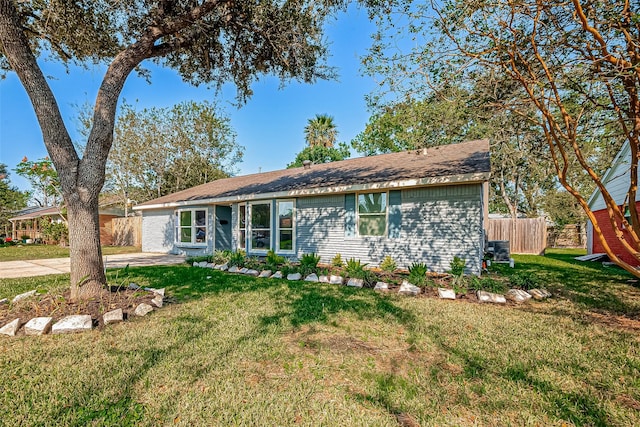 ranch-style home featuring a front yard