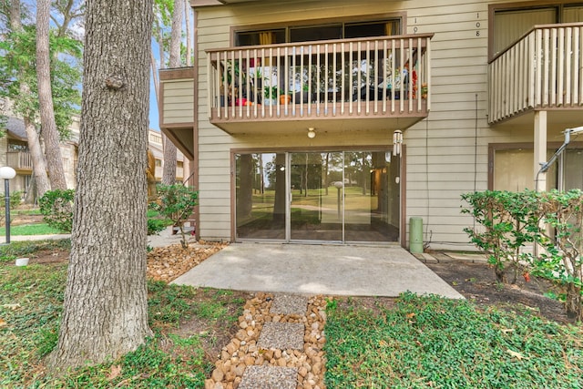 property entrance with a balcony