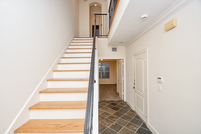 stairway featuring carpet and crown molding