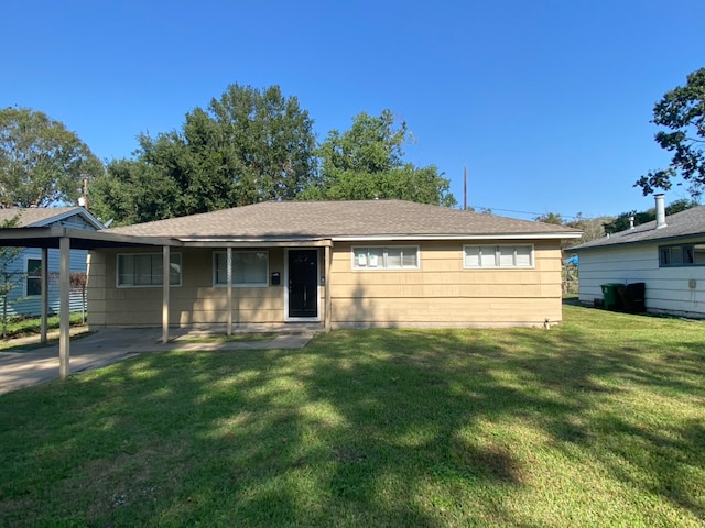 single story home featuring a front yard