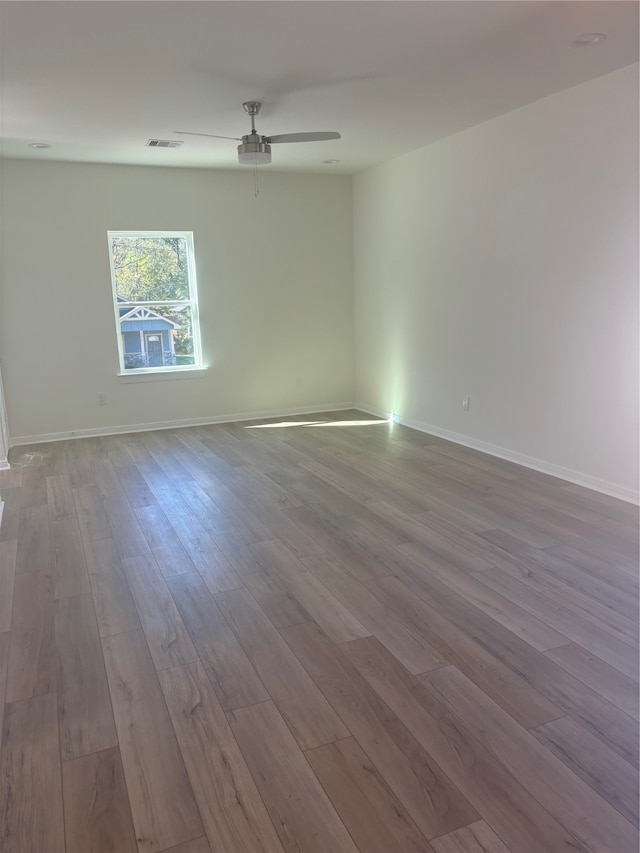 empty room featuring light hardwood / wood-style floors and ceiling fan