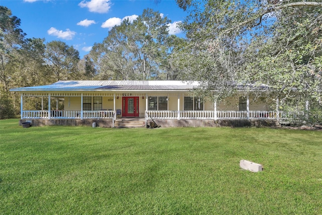 farmhouse inspired home with a front lawn and a porch