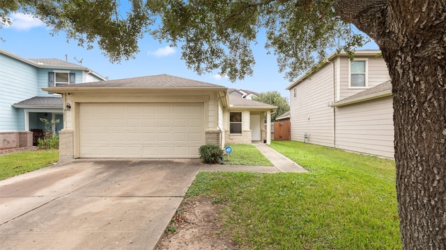 view of front of home featuring a garage and a front yard