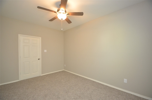 carpeted empty room featuring ceiling fan