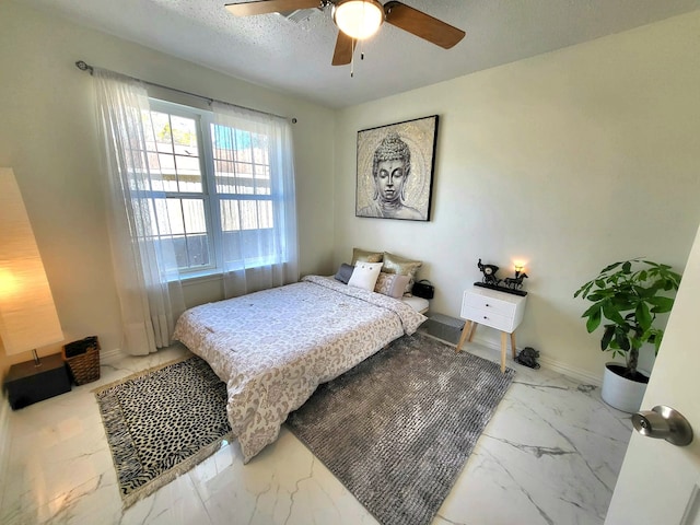 bedroom featuring ceiling fan and a textured ceiling