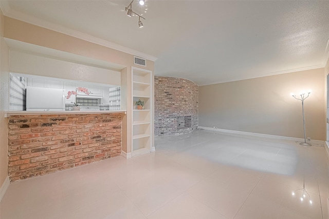 2121 Fountain View Dr Unit 22, Houston, TX 77057 - unfurnished living room featuring baseboards, built in features, and crown molding