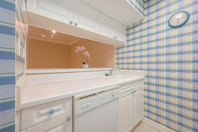 bathroom with crown molding and vanity