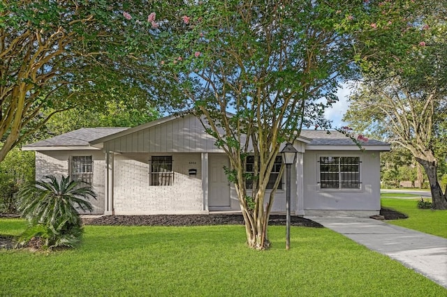 ranch-style home with a porch and a front yard