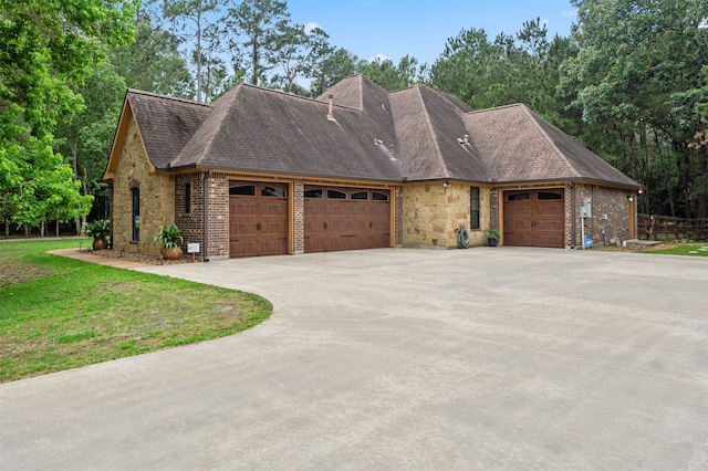 view of front of property featuring a front yard and a garage