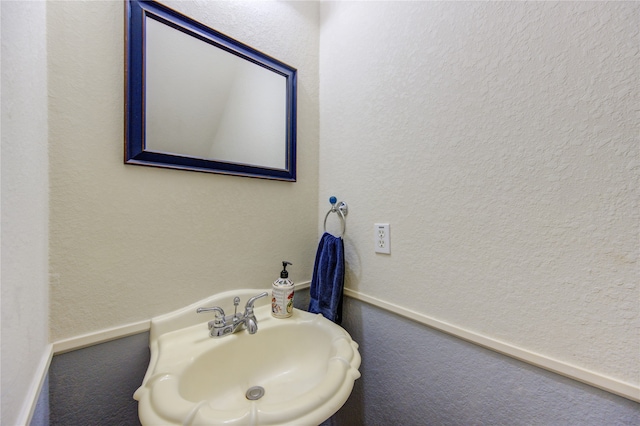 bathroom featuring sink