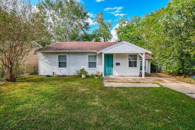 single story home featuring covered porch and a front lawn