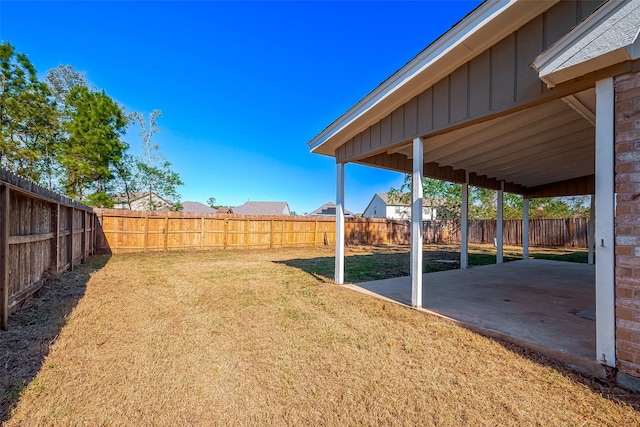 view of yard featuring a patio area