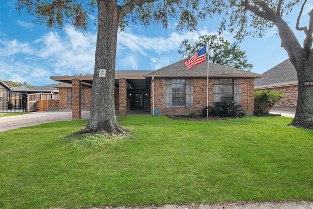 ranch-style home with a front yard