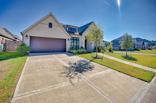 view of front of house featuring a front lawn