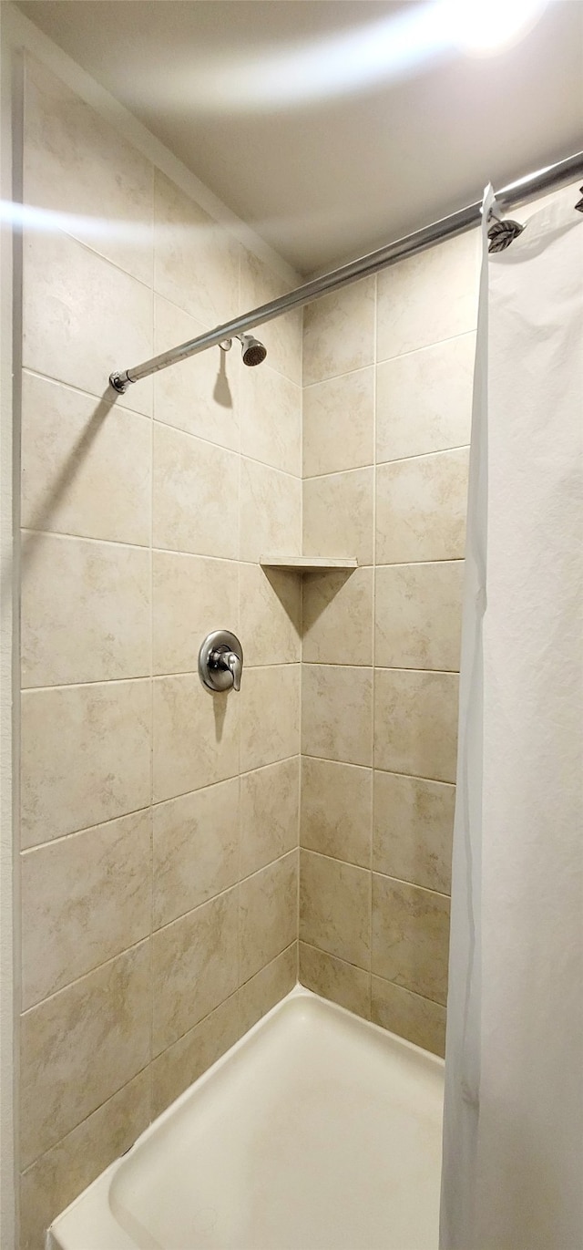 bathroom featuring curtained shower