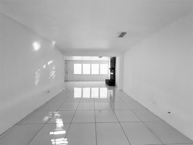 empty room featuring light tile patterned floors