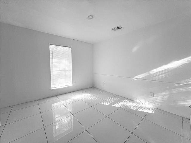 spare room featuring light tile patterned floors