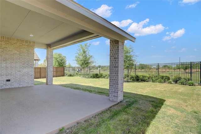 view of yard featuring a patio