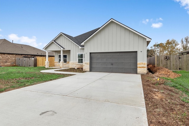 modern farmhouse style home featuring a garage and a front lawn