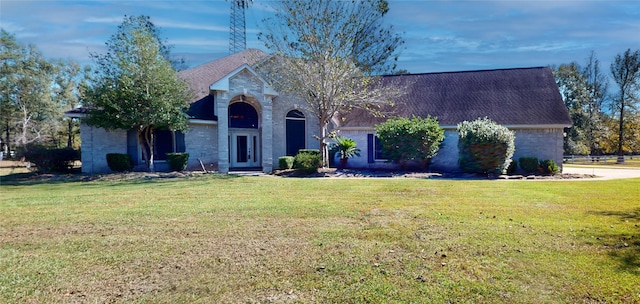 view of front of property with a front lawn