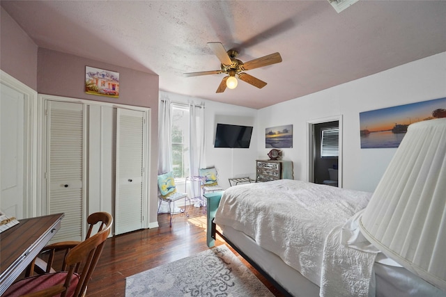 bedroom featuring a textured ceiling, ceiling fan, and dark wood-type flooring