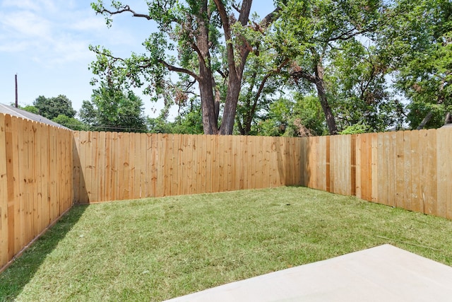 view of yard featuring a patio area