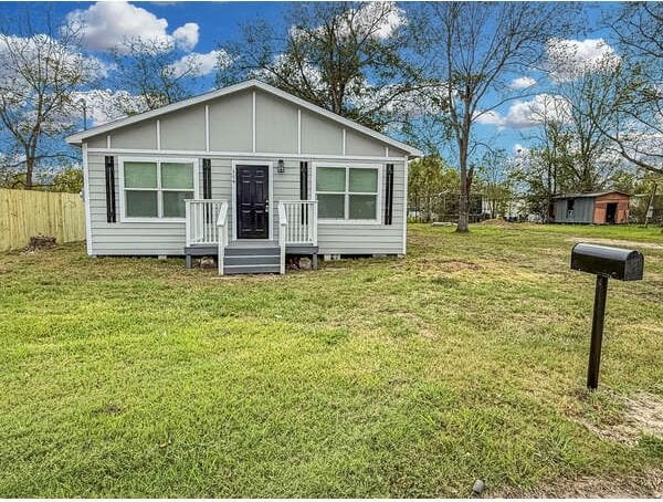 304 E Caroline St, Trinity, TX 75862