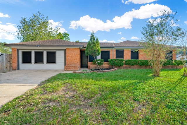 single story home featuring a front yard