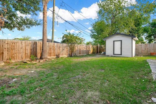 view of yard with a shed