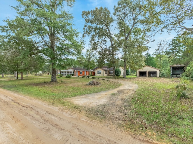 view of front of property featuring an outdoor structure