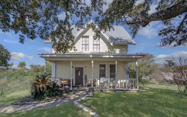 view of front of property with a porch and a front lawn