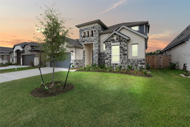 view of front facade featuring a yard and a garage