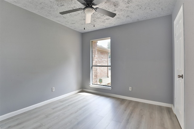 unfurnished room featuring a textured ceiling, light hardwood / wood-style flooring, and ceiling fan