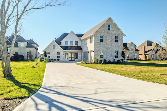 view of front facade featuring a front lawn