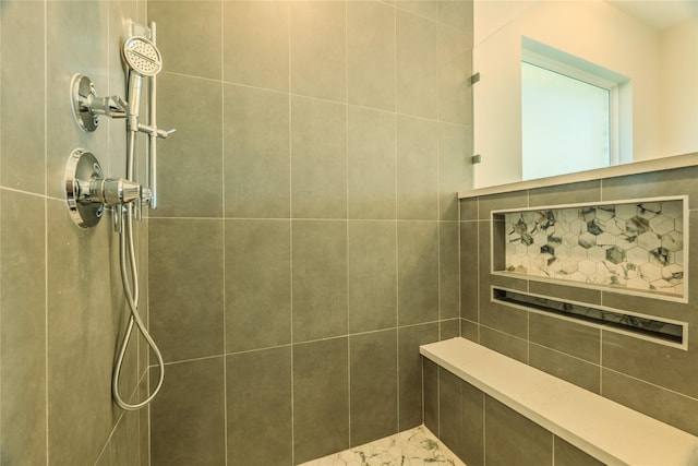 bathroom featuring tiled shower