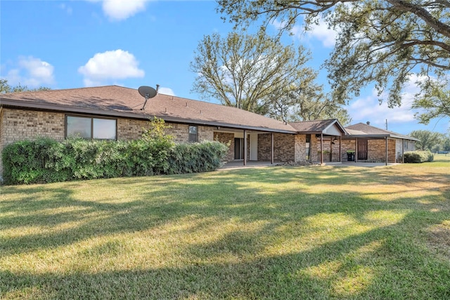 view of front of property with a front lawn